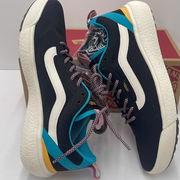 Vans WMNS Black and Blue Shoes Ultrarange Exo
Pop Color Black/Multi
VN0A4U1KB - Picture 12 of 16